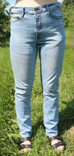 Load image into Gallery viewer, High Waisted Light Wash Jeans
